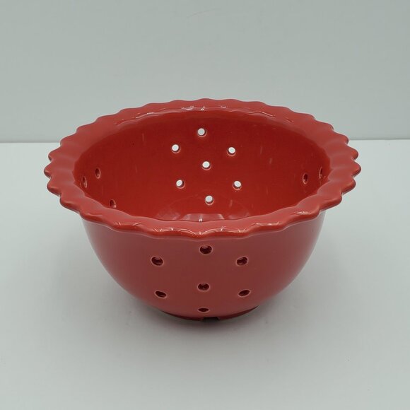 Chantal Red Ceramic Colander Small Scalloped Berry Strainer Fruit Drainer - Picture 1 of 5